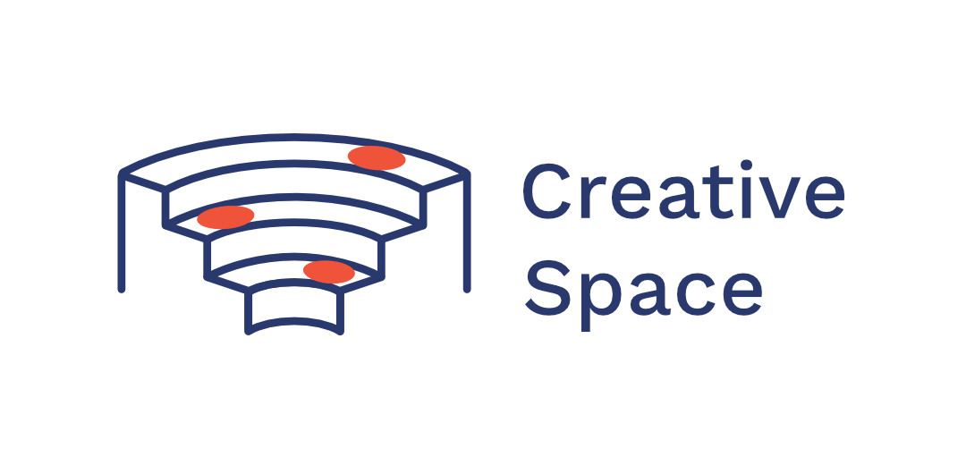 Creative Space Logo. Blaue Tribüne mit orangenen Sitzkissen und Schriftzug