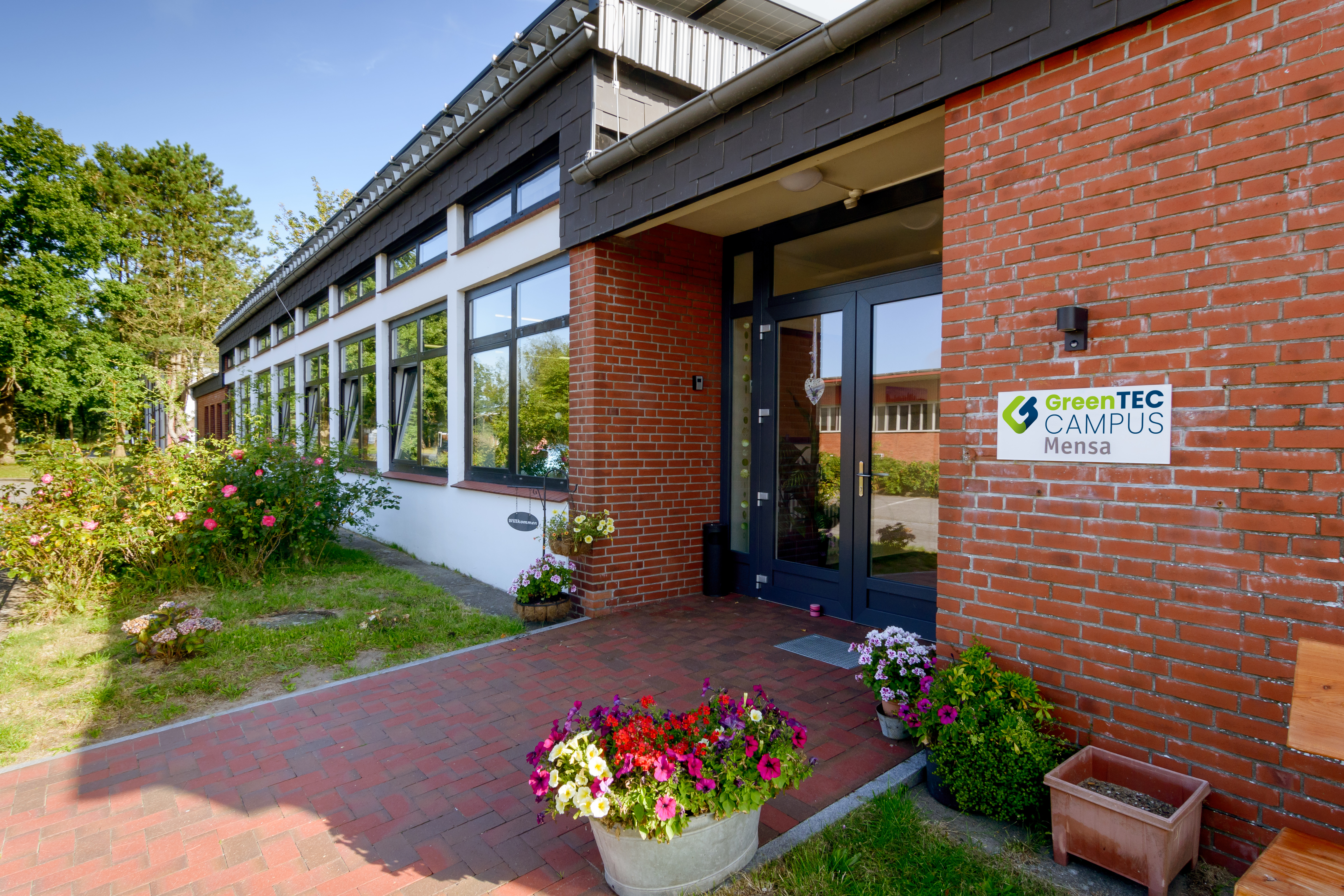 Eingang zur GreenTEC Campus Mensa